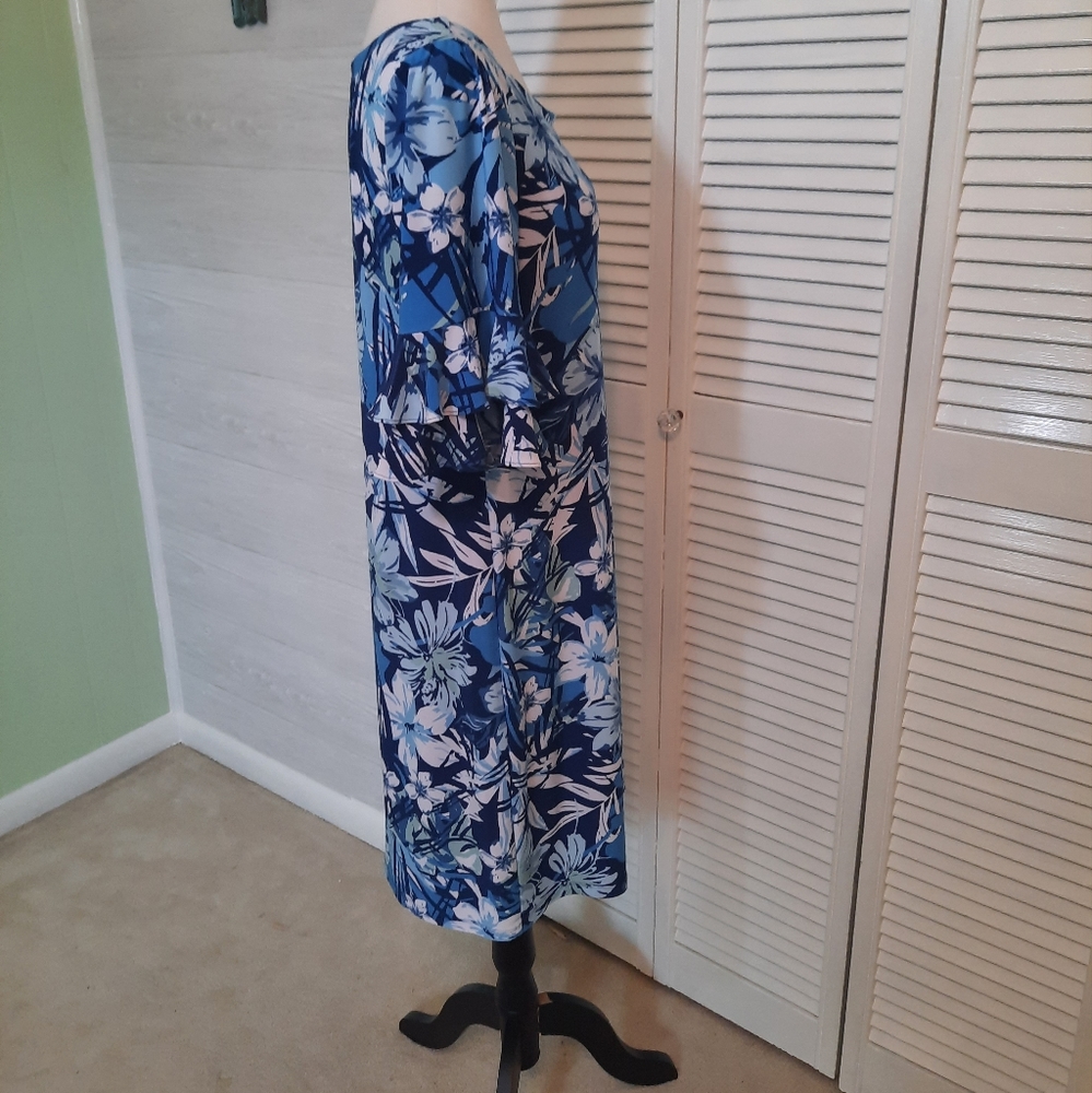 Cappagallo floral stretchy bell sleeve dress medium - Picture 9 of 9